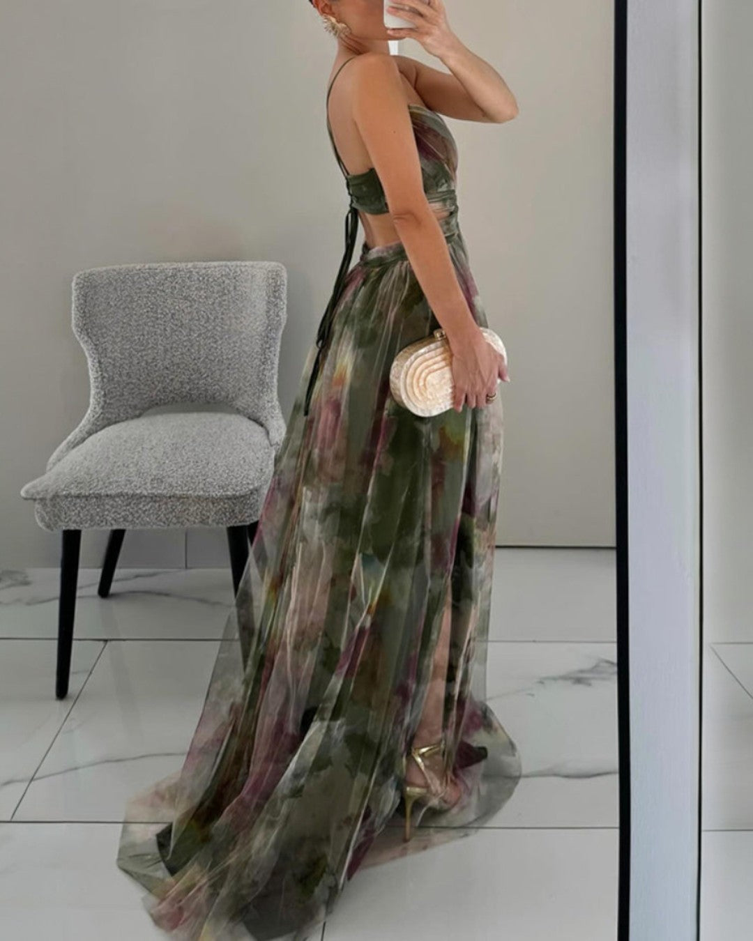 Abito Lungo in Chiffon a Fiori – Vestibilità Slanciata