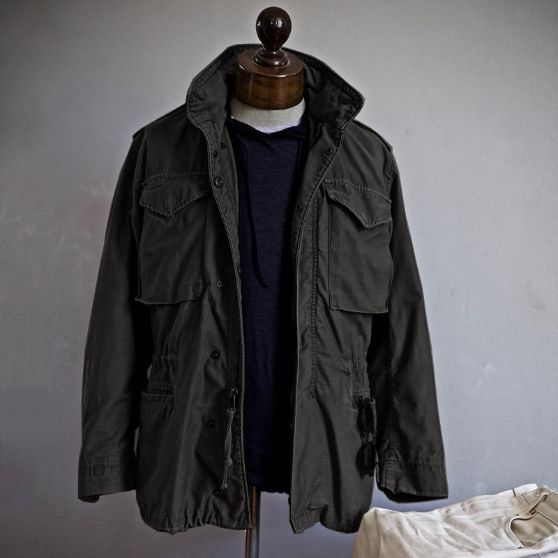 Chaqueta Militar Hombre Con Estilo y Corte Estructurado