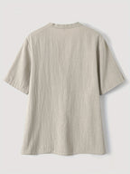 Blusa Elegante con Escote en V y Botones de Madera