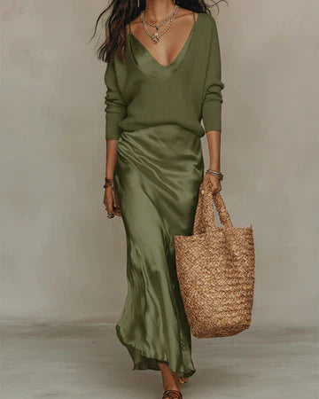 Completo Midi Satinato con Maglione in Maglia Elegante