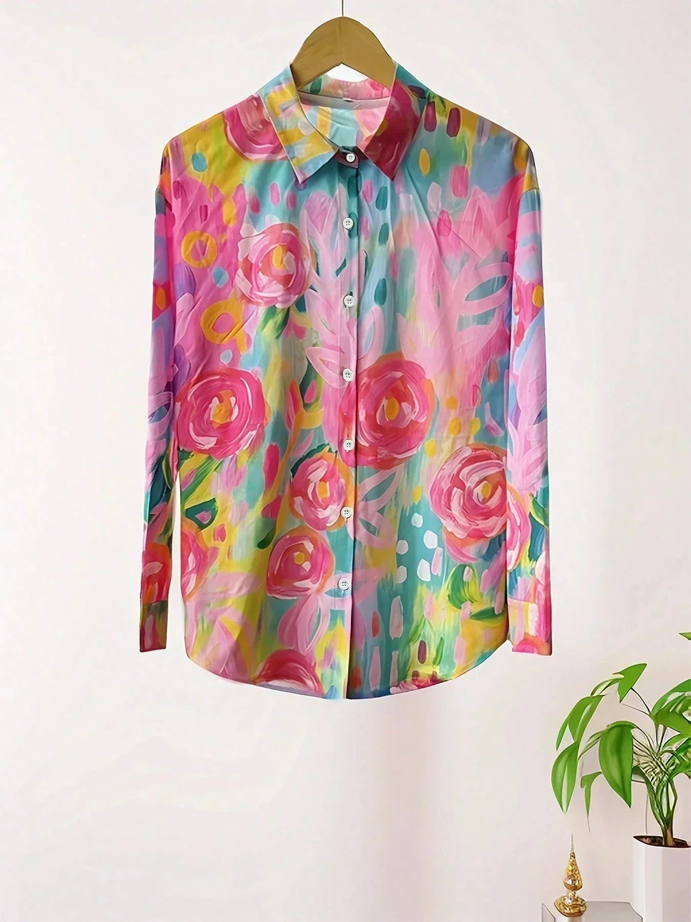 Blusa Colorida Con Estampado Artístico y Ajuste Cómodo