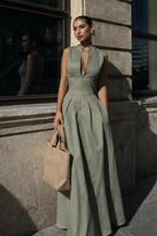 Abito Aderente con Zip e Gonna Svasata Elegante