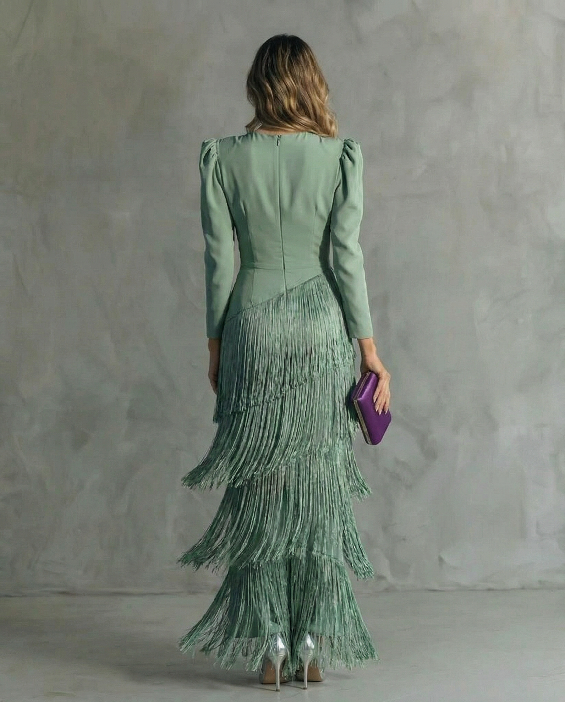 Vestito Midi Elegante con Maniche a Frange Fluido