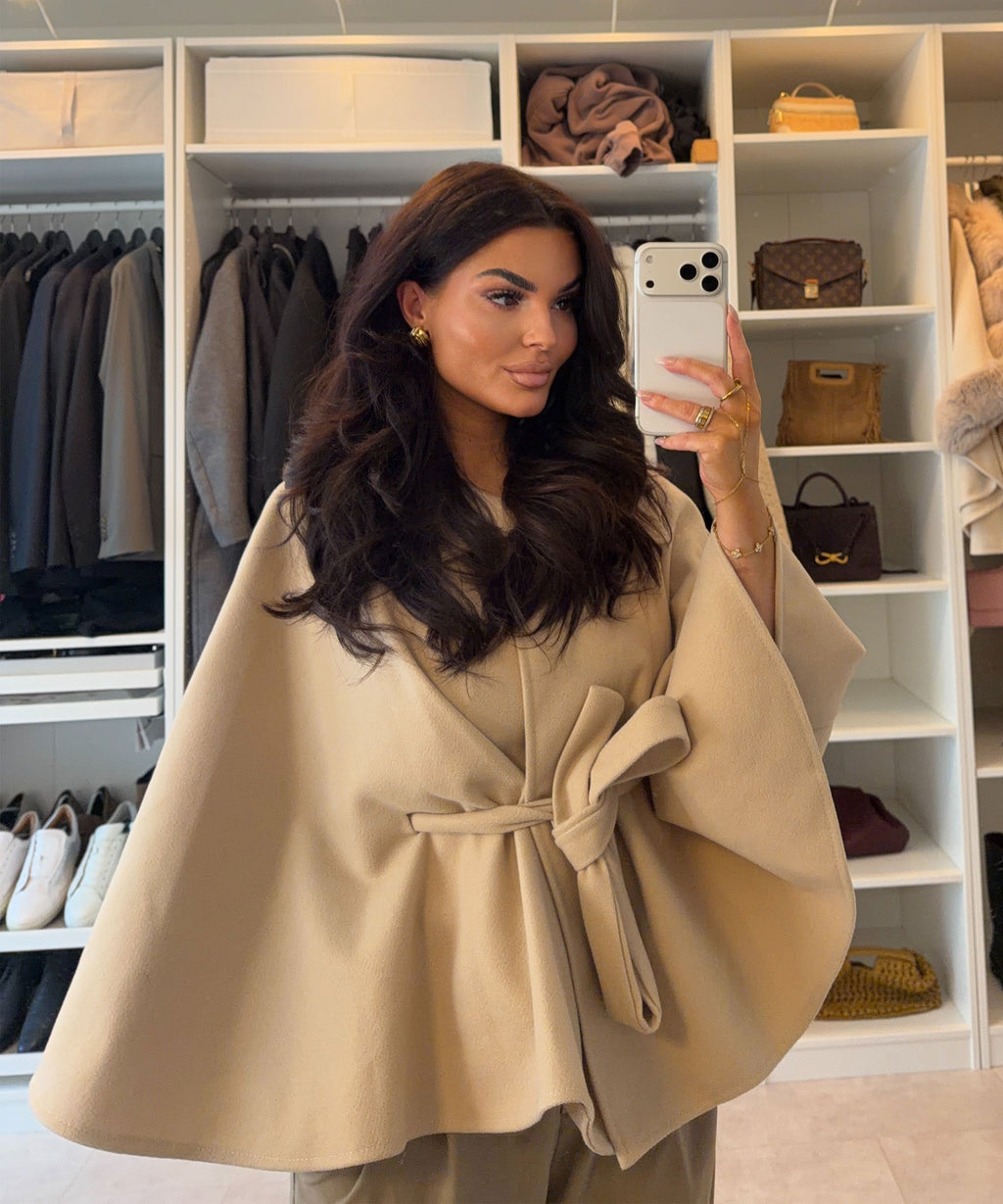 Poncho Leggero Beige Tipo Mantella per la Primavera