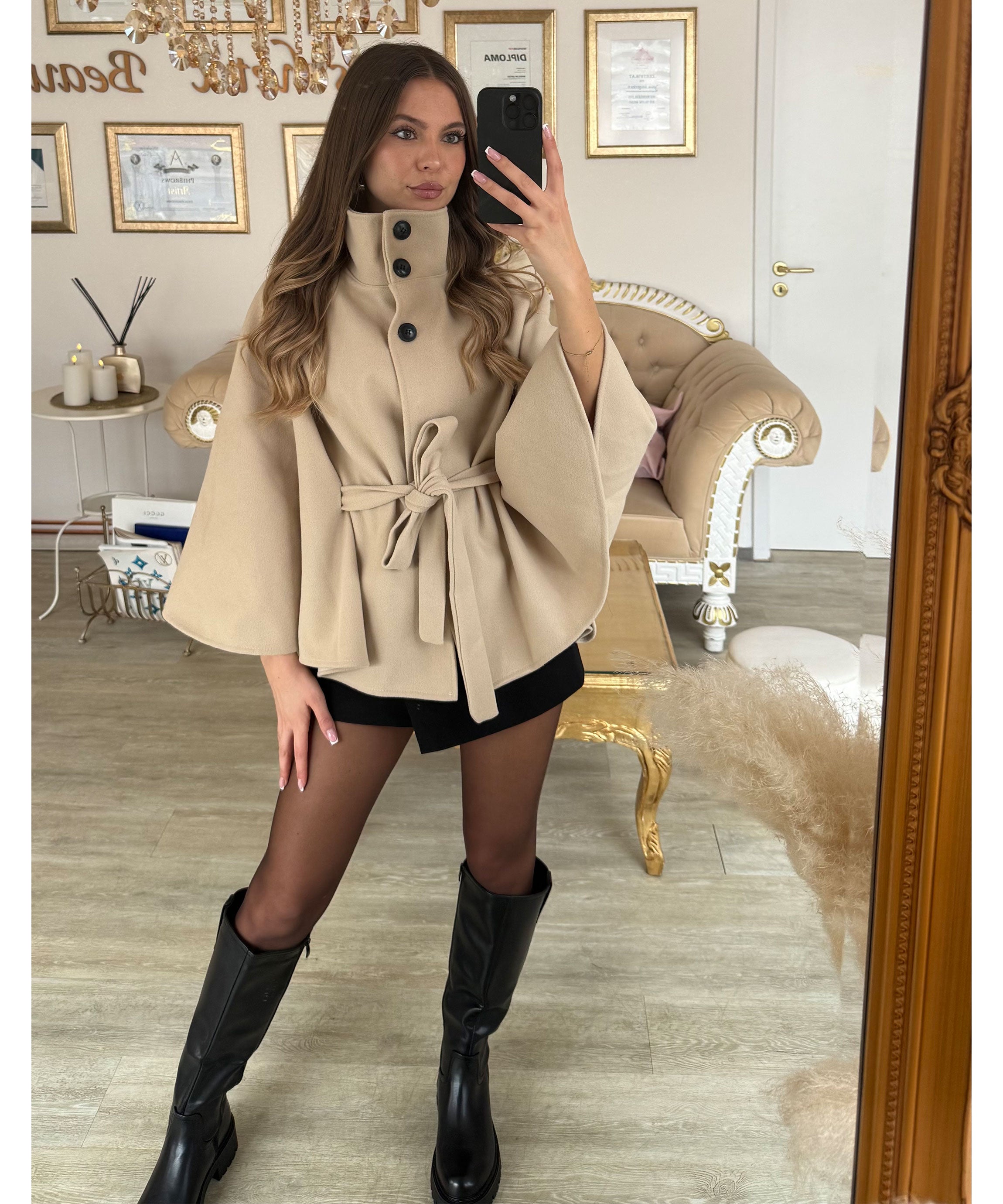 Poncho Leggero Beige Tipo Mantella per la Primavera