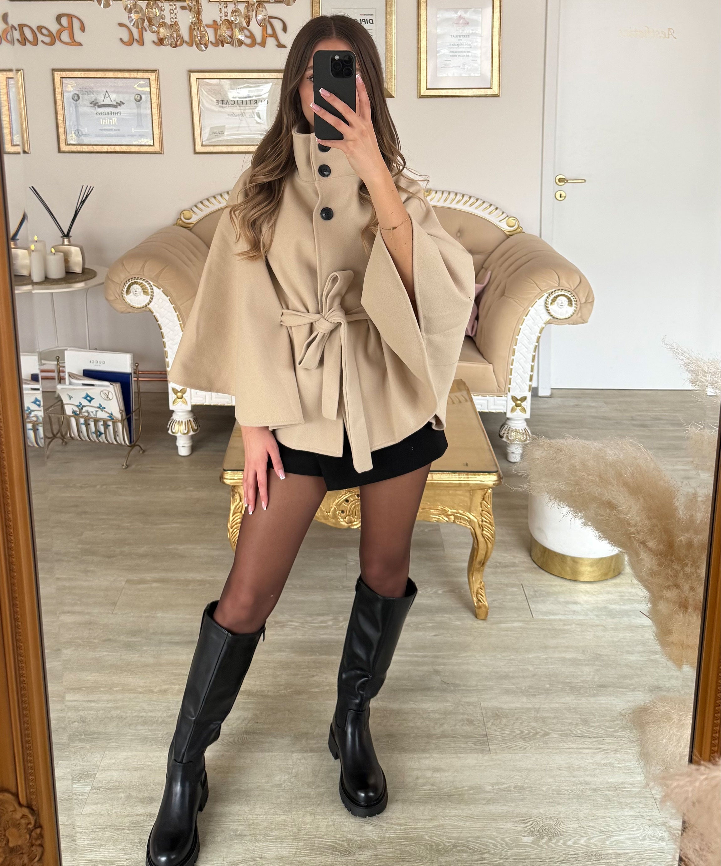 Poncho Leggero Beige Tipo Mantella per la Primavera