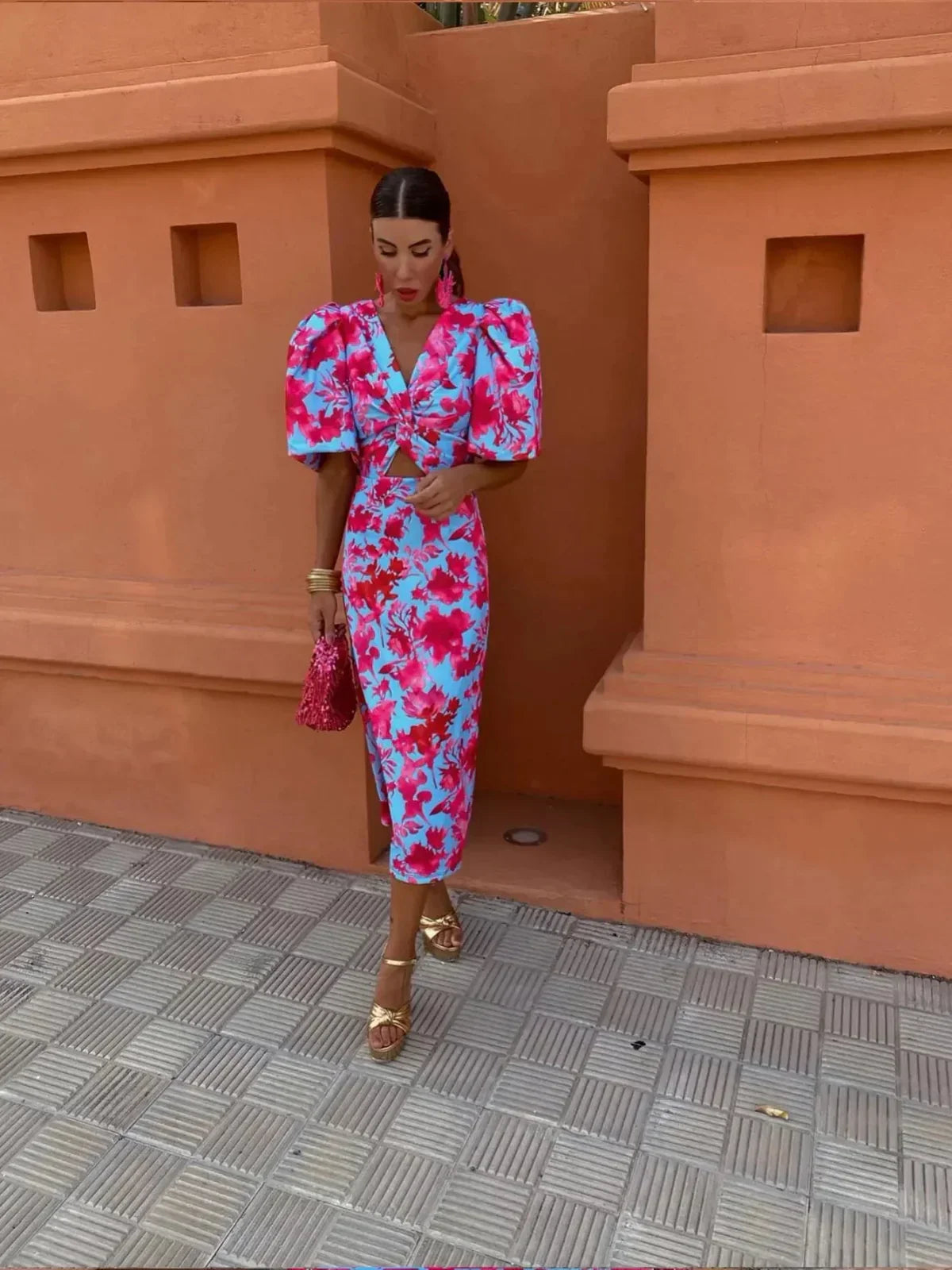 Vestido Colorido con Mangas Plisadas – Elegancia Cómoda